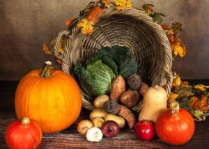 cesta con calabazas